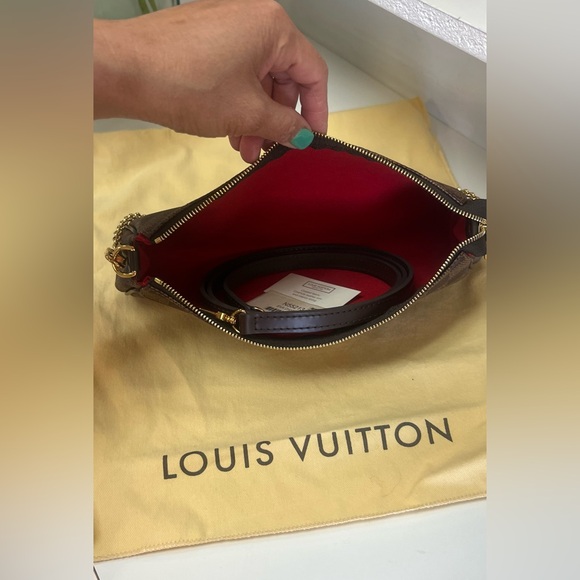 Authentic Louis Vuitton Eva Damier Ebene clutch. Like New Condition! - Picture 5 of 9